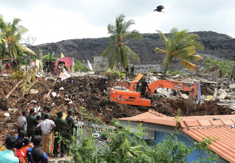 Sri Lanka. At least 21 dead in landfill collapse
